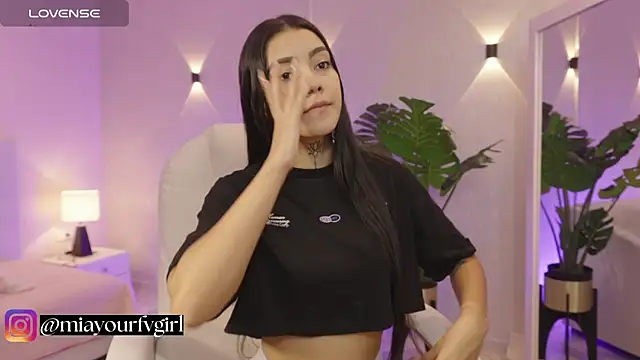 Snapshot of miagomezweb1 chatting on 10-17-25, 01:03 miagomezweb1 online show from 10-17-25, 01:03