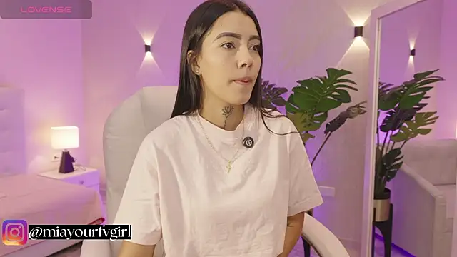 Snapshot of miagomezweb1 chatting on 10-20-25, 12:27 miagomezweb1 online show from 10-20-25, 12:27