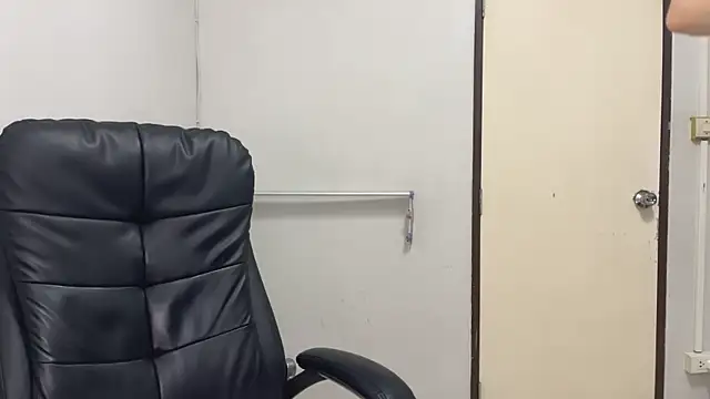 Snapshot of SassyJessi chatting on 02-18-25, 04:04 SassyJessi online show from 02-18-25, 04:04