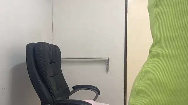 Snapshot of SassyJessi chatting on 02-26-25, 04:03 SassyJessi online show from 02-26-25, 04:03