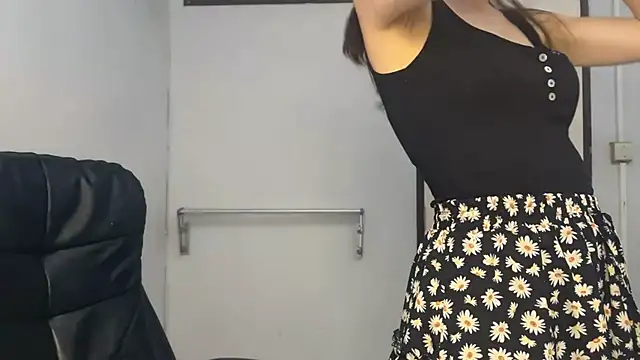 Snapshot of SassyJessi chatting on 10-25-25, 04:09 SassyJessi online show from 10-25-25, 04:09