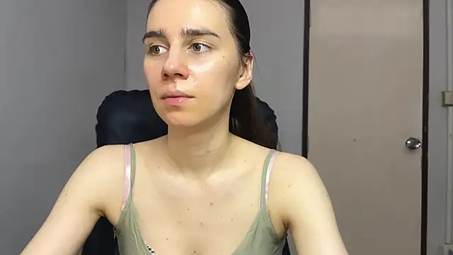 Snapshot of SassyJessi chatting on 10-31-25, 04:13 SassyJessi online show from 10-31-25, 04:13