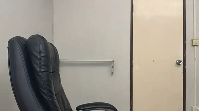 Snapshot of SassyJessi chatting on 12-01-25, 04:06 SassyJessi online show from 12-01-25, 04:06