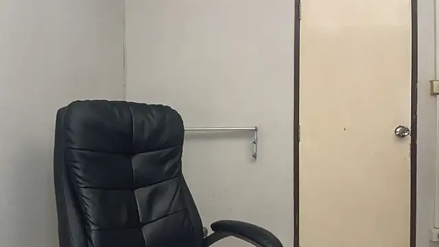 Snapshot of SassyJessi chatting on 12-15-25, 04:17 SassyJessi online show from 12-15-25, 04:17