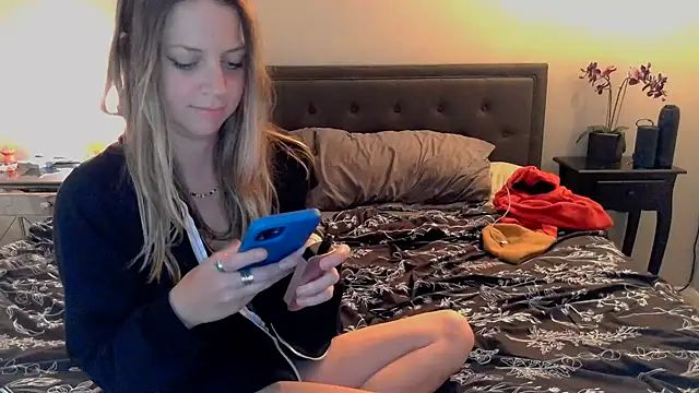 Snapshot of molly_witha_chance chatting on 03-02-25, 06:16 molly witha chance online show from 03-02-25, 06:16