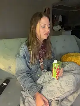 Snapshot of molly_witha_chance chatting on 03-13-26, 12:23 molly witha chance online show from 03-13-26, 12:23