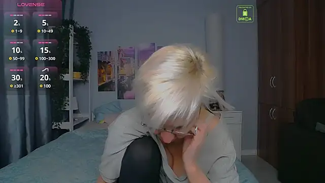 HelgaHimmell online show from 12-13-24, 04:16