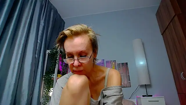 HelgaHimmell online show from 03-11-25, 02:32