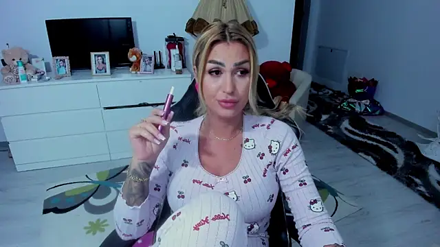 GlossyDiamondX online show from 09-29-25, 03:28