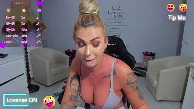 GlossyDiamondX online show from 04-01-26, 02:56