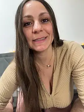 Snapshot of Loella-Rose chatting on 02-21-26, 12:22 Loella-Rose online show from 02-21-26, 12:22