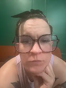 quinnmariexo online show from 10-19-25, 09:59