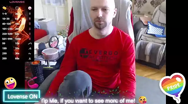 Snapshot of RealManHaveHairy chatting on 03-21-25, 11:01 RealManHaveHairy online show from 03-21-25, 11:01