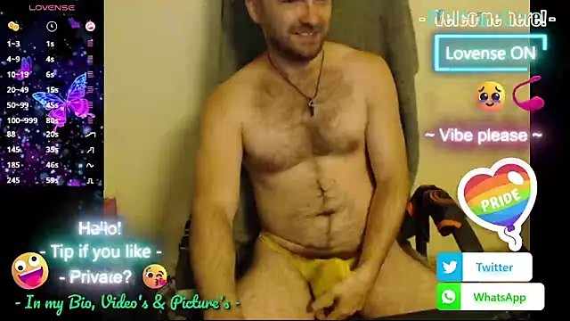 Snapshot of RealManHaveHairy chatting on 10-13-25, 05:18 RealManHaveHairy online show from 10-13-25, 05:18