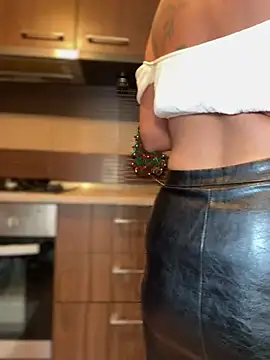 Hotmomcheckk  online show from 01-25-25, 03:30