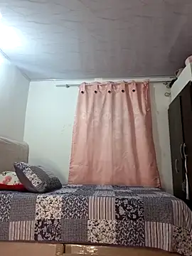 Sophie-hatter online show from 04-15-26, 04:58