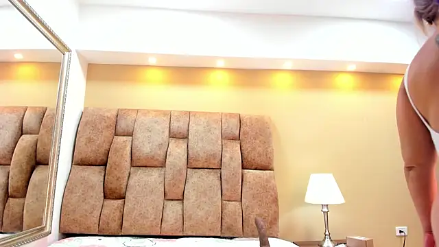 MiiaHot online show from 11-08-25, 09:13