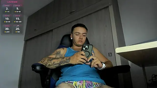 Snapshot of male_pussy chatting on 05-28-26, 06:38 male pussy online show from 05-28-26, 06:38