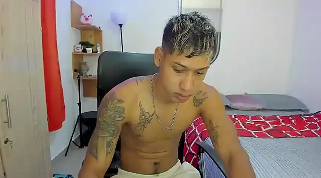 Snapshot of slim_master12 chatting on 03-18-25, 10:57 slim master12 online show from 03-18-25, 10:57