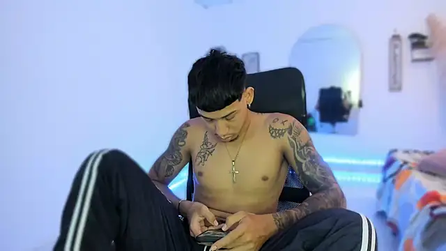 Snapshot of slim_master12 chatting on 11-15-25, 03:04 slim master12 online show from 11-15-25, 03:04