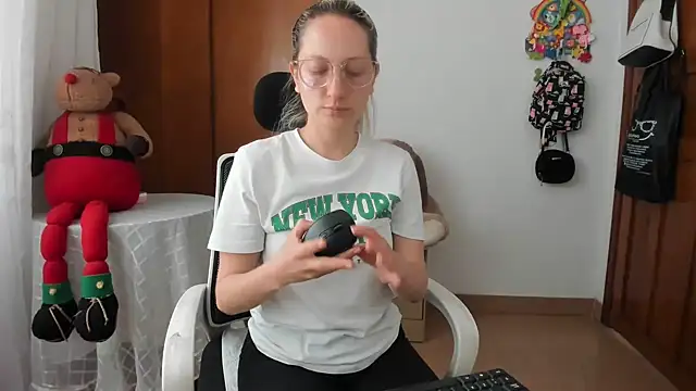 Snapshot of Adele_johnsonn1 chatting on 05-28-26, 07:44 Adele johnsonn1 online show from 05-28-26, 07:44
