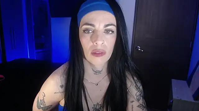 Snapshot of violett_honney chatting on 06-18-26, 12:44 violett honney online show from 06-18-26, 12:44