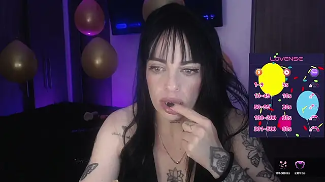 Snapshot of violett_honney chatting on 07-22-26, 01:52 violett honney online show from 07-22-26, 01:52