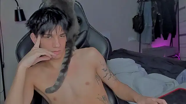 Snapshot of MarkBrowniii chatting on 01-24-25, 11:04 MarkBrowniii online show from 01-24-25, 11:04