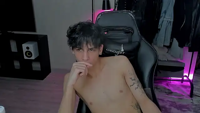 Snapshot of MarkBrowniii chatting on 02-16-25, 08:11 MarkBrowniii online show from 02-16-25, 08:11