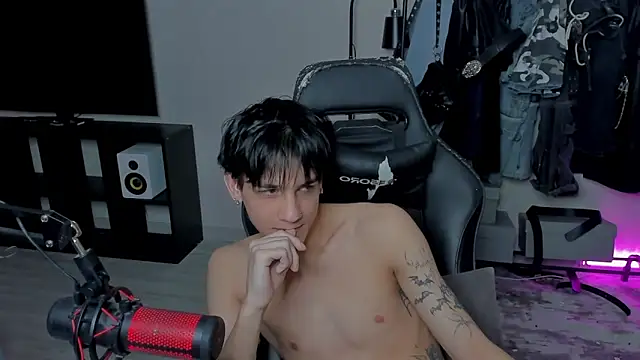 Snapshot of MarkBrowniii chatting on 03-18-25, 01:00 MarkBrowniii online show from 03-18-25, 01:00