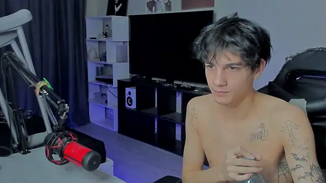 Snapshot of MarkBrowniii chatting on 09-23-25, 05:54 MarkBrowniii online show from 09-23-25, 05:54