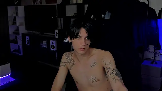 Snapshot of MarkBrowniii chatting on 06-30-26, 02:01 MarkBrowniii online show from 06-30-26, 02:01