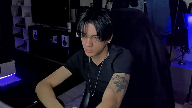 Snapshot of MarkBrowniii chatting on 07-23-26, 04:54 MarkBrowniii online show from 07-23-26, 04:54