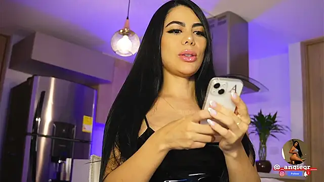 AnnaTaylor1 online show from 02-03-25, 12:04