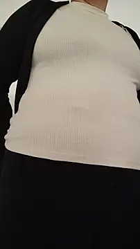 Snapshot of Natasha_milf__ chatting on 01-14-26, 12:33 Natasha milf online show from 01-14-26, 12:33