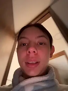 Snapshot of Bonniepark chatting on 12-20-25, 01:18 Bonniepark online show from 12-20-25, 01:18