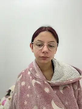 Snapshot of Bonniepark chatting on 12-21-25, 12:23 Bonniepark online show from 12-21-25, 12:23