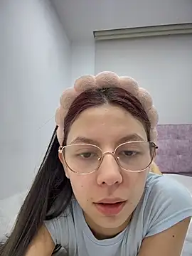 Snapshot of Bonniepark chatting on 03-04-26, 11:00 Bonniepark online show from 03-04-26, 11:00