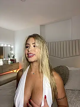 Snapshot of _laura_02 chatting on 01-13-26, 07:19 laura 02 online show from 01-13-26, 07:19