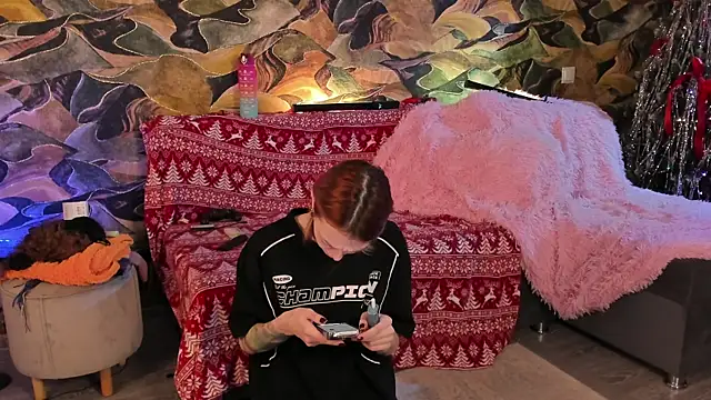 Snapshot of CrystalRey chatting on 12-21-24, 04:41 CrystalRey online show from 12-21-24, 04:41