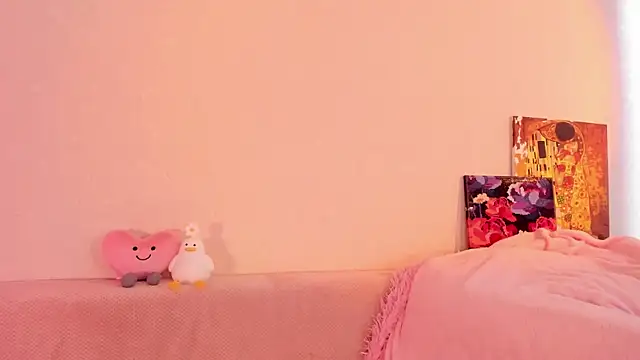 Snapshot of CrystalRey chatting on 02-15-25, 04:36 CrystalRey online show from 02-15-25, 04:36