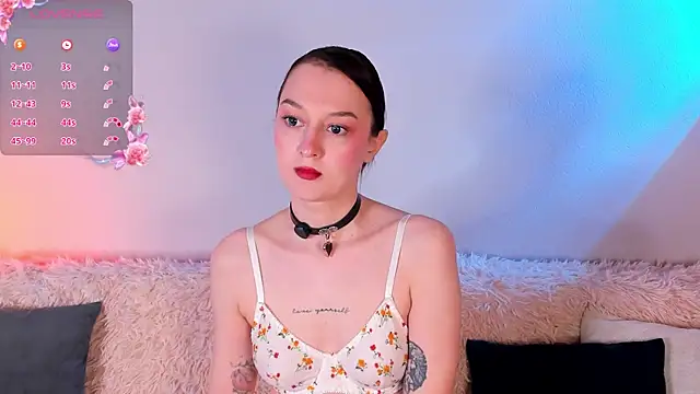 Snapshot of CrystalRey chatting on 09-30-25, 06:51 CrystalRey online show from 09-30-25, 06:51