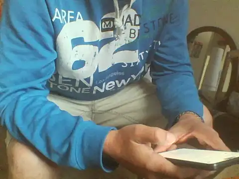 Snapshot of prcalek19 chatting on 10-15-25, 03:23 prcalek19 online show from 10-15-25, 03:23