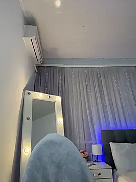 Snapshot of Milkissss chatting on 11-23-25, 08:19 Milkissss online show from 11-23-25, 08:19