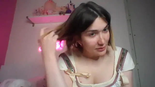 Snapshot of Icy__Diamond chatting on 04-22-26, 06:20 Icy Diamond online show from 04-22-26, 06:20