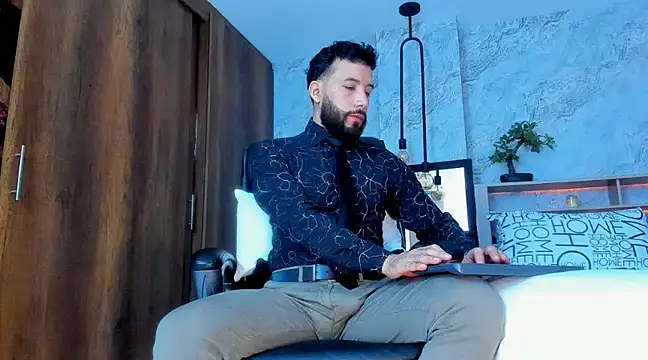 Snapshot of bruno_woods chatting on 02-22-25, 04:30 bruno woods online show from 02-22-25, 04:30