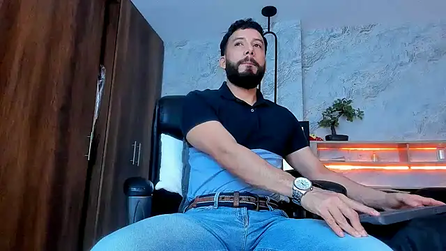 Snapshot of bruno_woods chatting on 03-02-25, 02:08 bruno woods online show from 03-02-25, 02:08