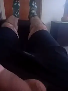 Snapshot of ale5858 chatting on 11-23-25, 05:24 ale5858 online show from 11-23-25, 05:24