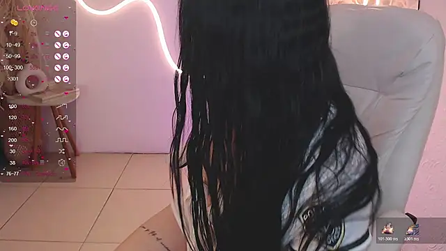 ViolettaHotLatin  online show from 11-04-25, 12:15