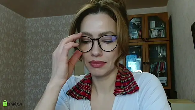 Snapshot of alicia_spicy chatting on 12-18-25, 05:46 alicia spicy online show from 12-18-25, 05:46